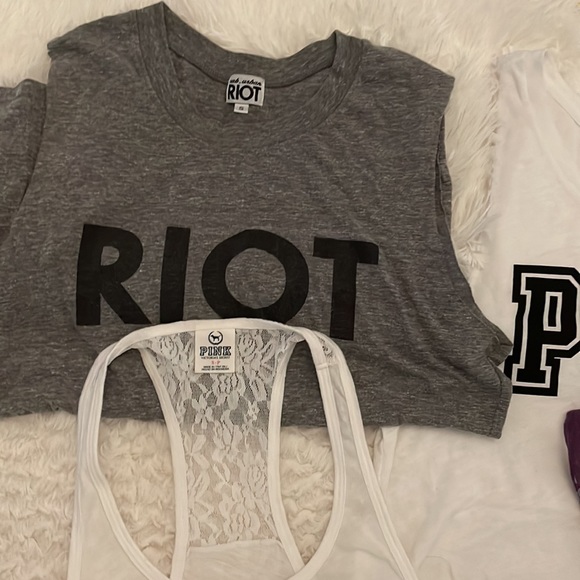 Lot of 5 Victoria Secret Pink RIOT tank tops size small one is xs super cute - Picture 5 of 5